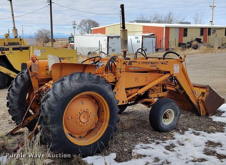 image for item DT0817 International 2444 tractor