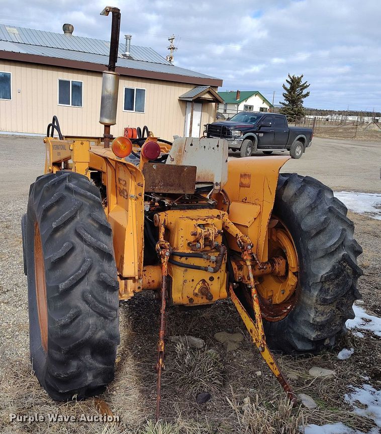 image for item DT0817 International 2444 tractor