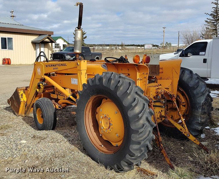 image for item DT0817 International 2444 tractor