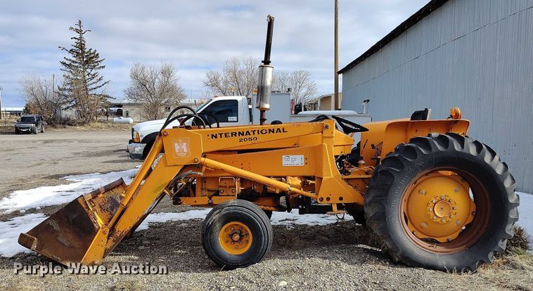 image for item DT0817 International 2444 tractor