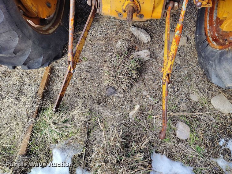 image for item DT0817 International 2444 tractor