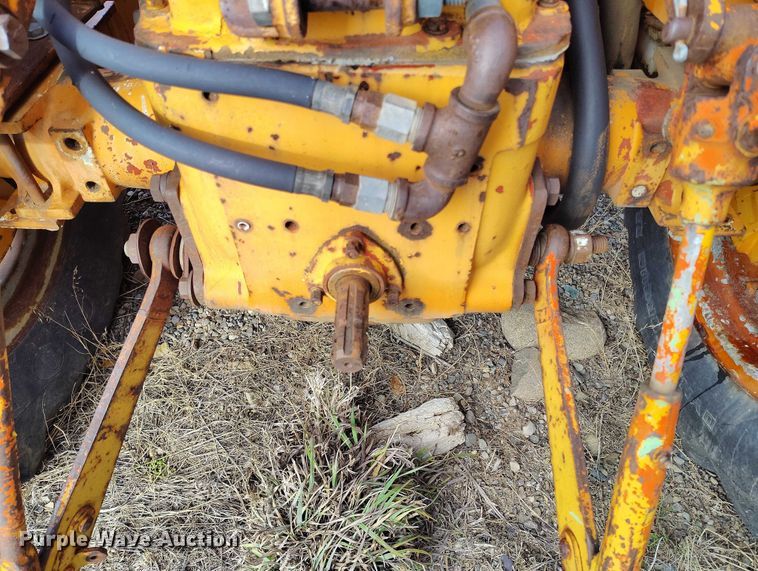 image for item DT0817 International 2444 tractor