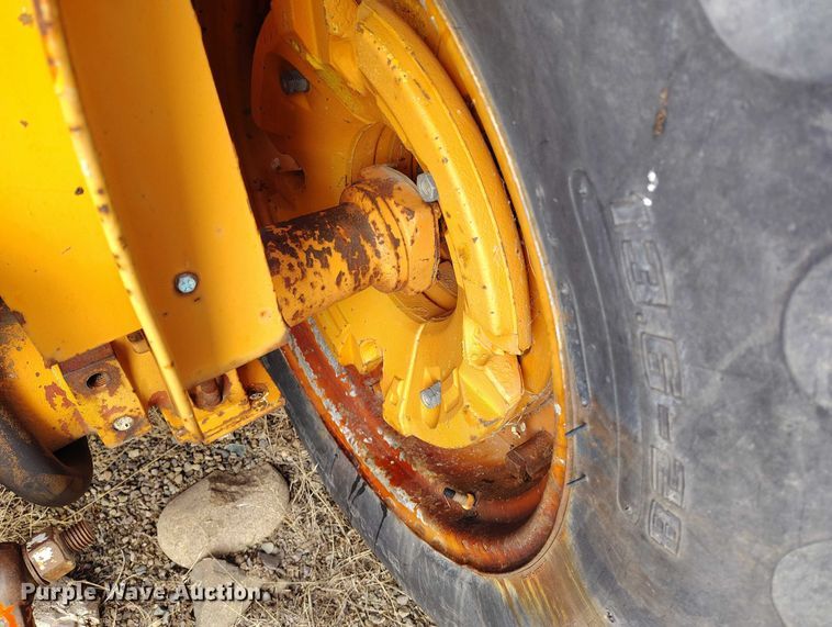 image for item DT0817 International 2444 tractor