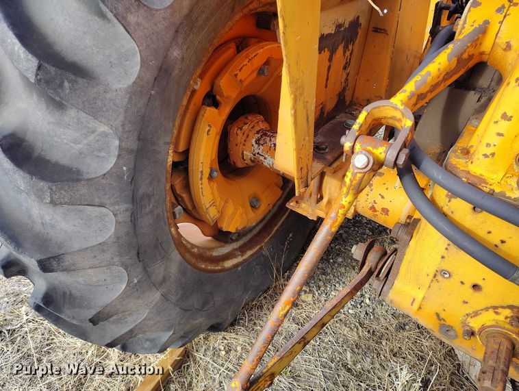 image for item DT0817 International 2444 tractor