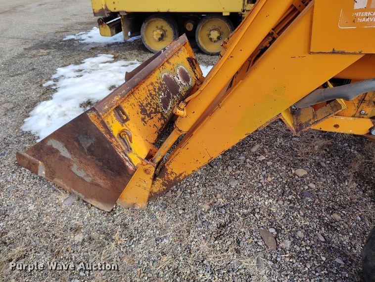 image for item DT0817 International 2444 tractor