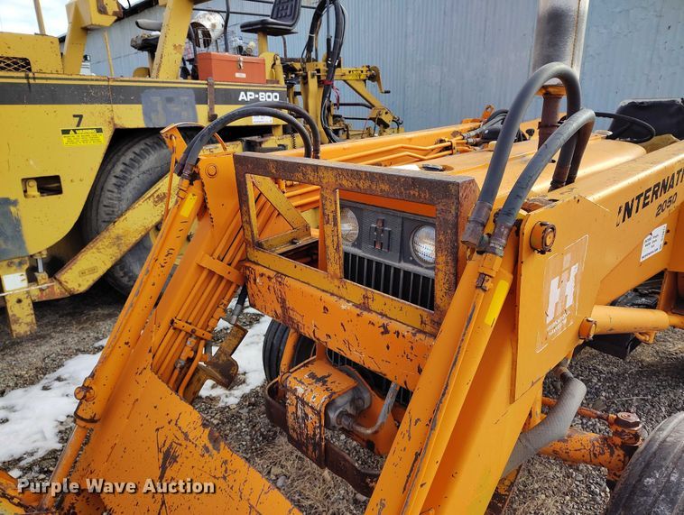 image for item DT0817 International 2444 tractor