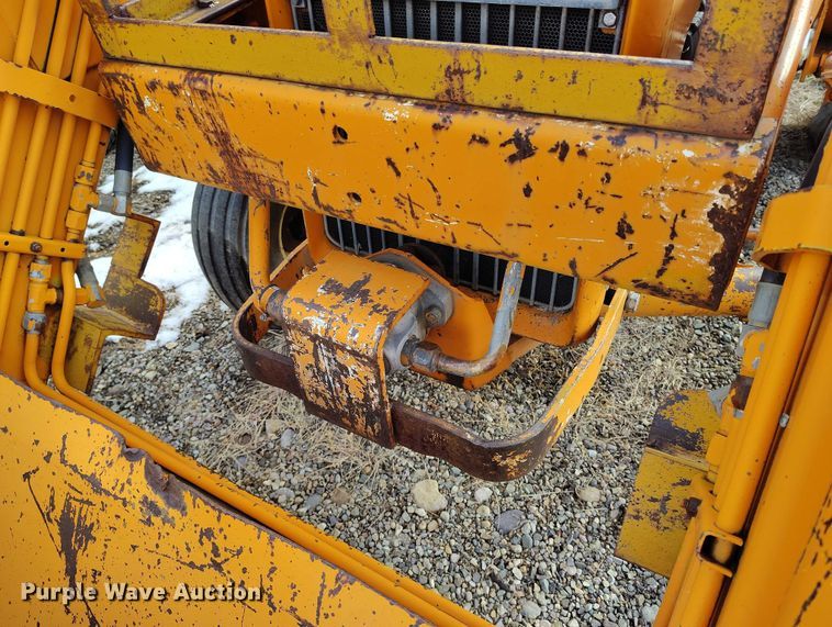 image for item DT0817 International 2444 tractor