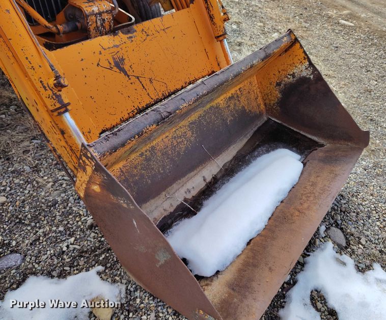 image for item DT0817 International 2444 tractor