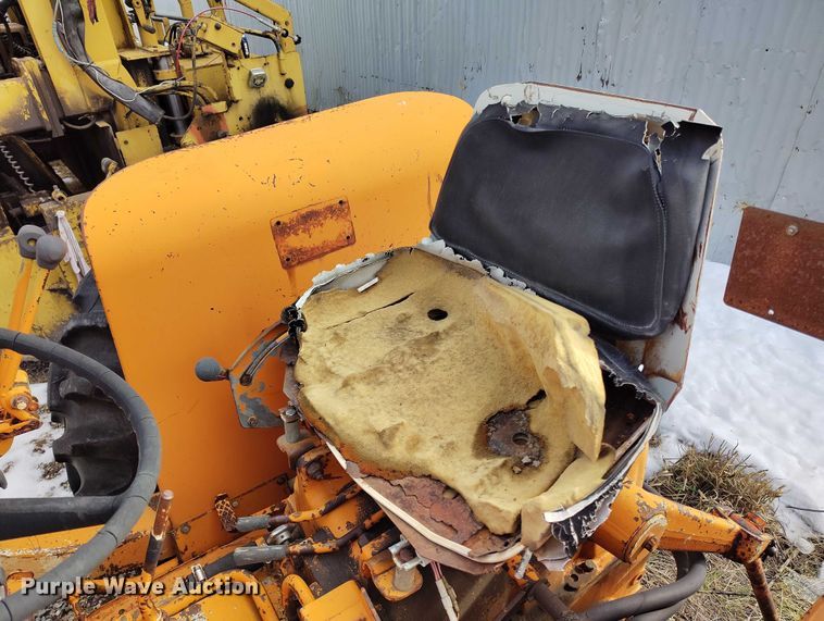 image for item DT0817 International 2444 tractor