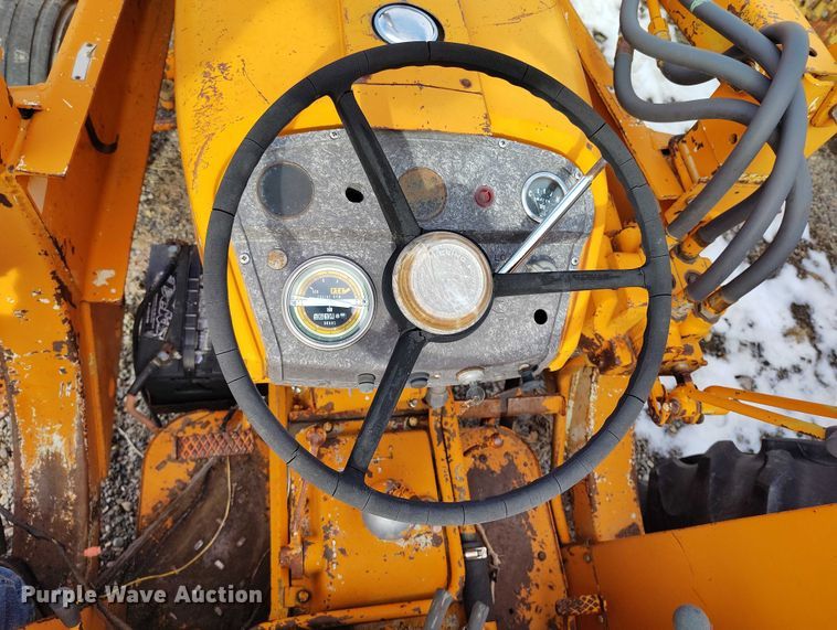 image for item DT0817 International 2444 tractor