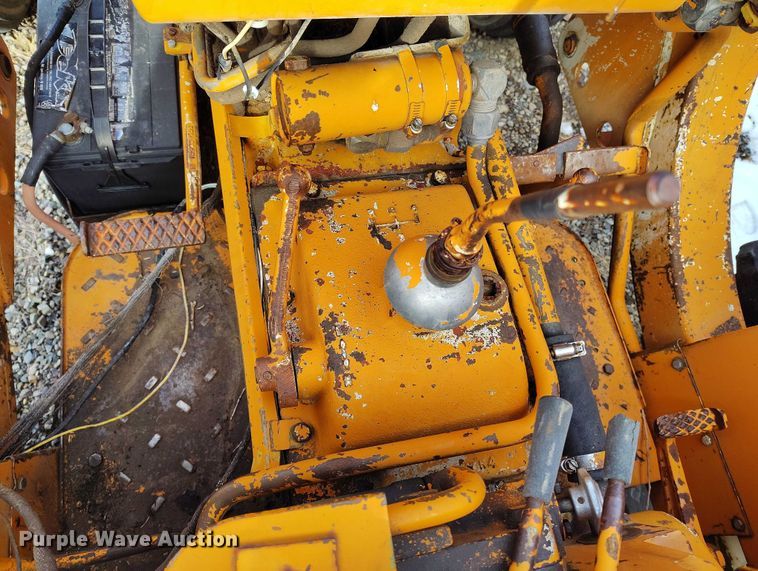 image for item DT0817 International 2444 tractor