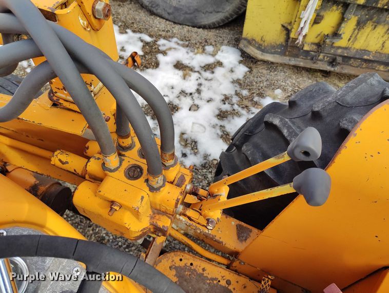 image for item DT0817 International 2444 tractor