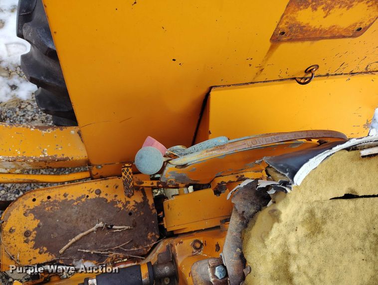 image for item DT0817 International 2444 tractor