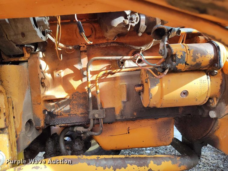 image for item DT0817 International 2444 tractor