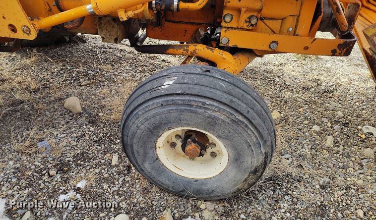 image for item DT0817 International 2444 tractor