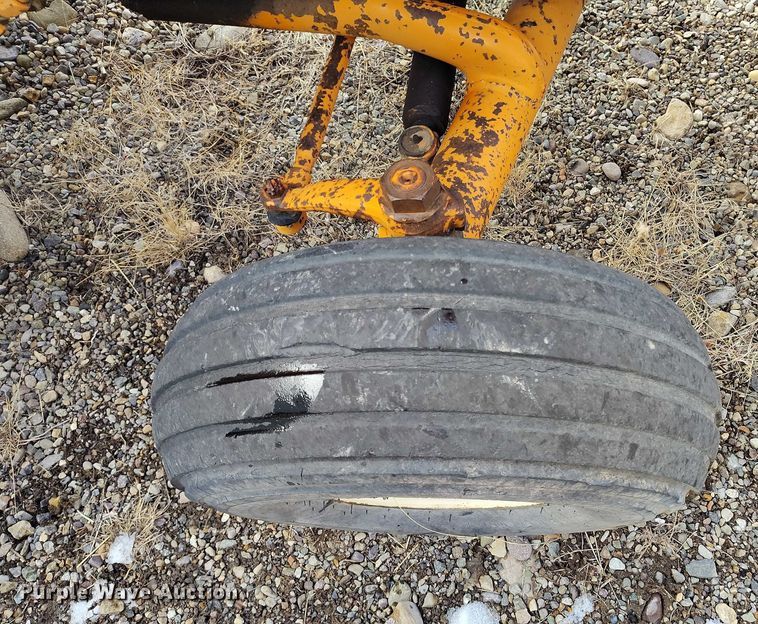 image for item DT0817 International 2444 tractor