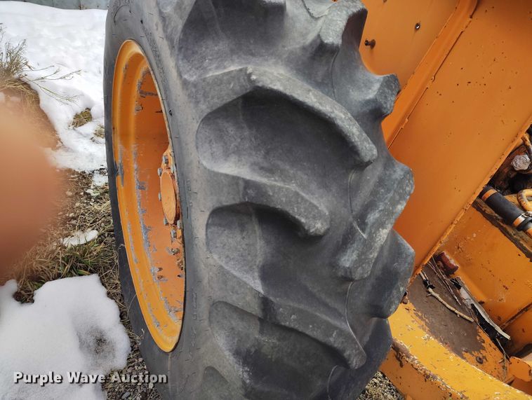 image for item DT0817 International 2444 tractor