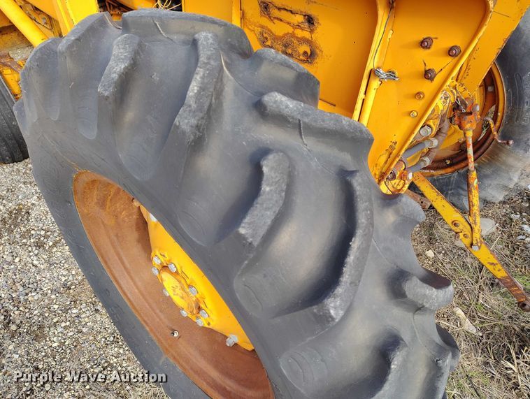 image for item DT0817 International 2444 tractor