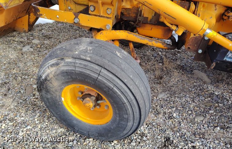 image for item DT0817 International 2444 tractor