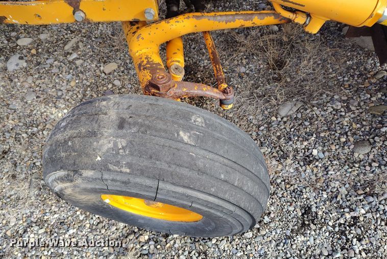 image for item DT0817 International 2444 tractor