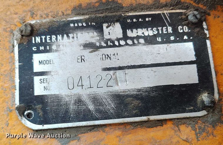 image for item DT0817 International 2444 tractor