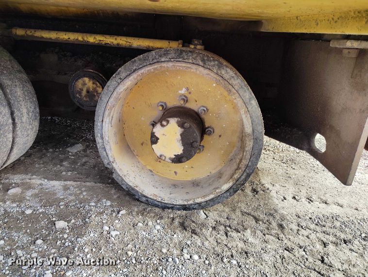 image for item DT0818 Caterpillar AP-800 paver