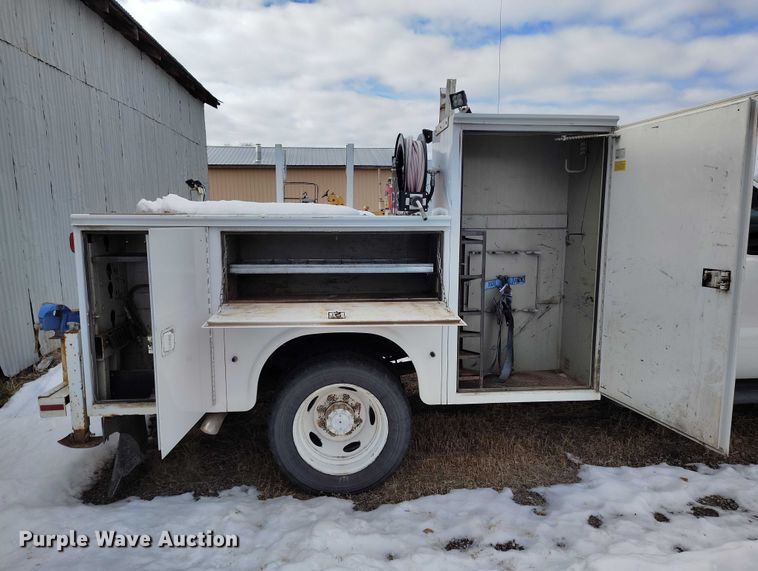 image for item DT0819 1999 Ford F550 utility / service truck