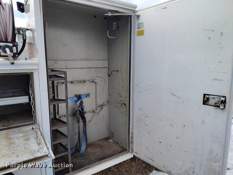 image for item DT0819 1999 Ford F550 utility / service truck