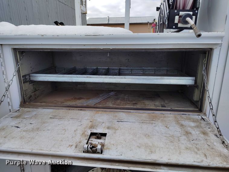 image for item DT0819 1999 Ford F550 utility / service truck