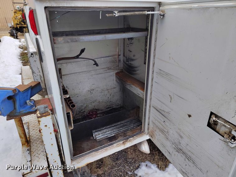 image for item DT0819 1999 Ford F550 utility / service truck