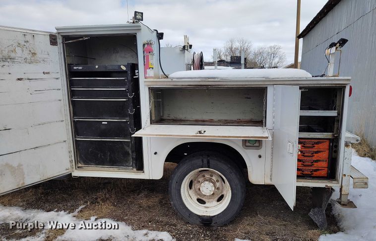 image for item DT0819 1999 Ford F550 utility / service truck