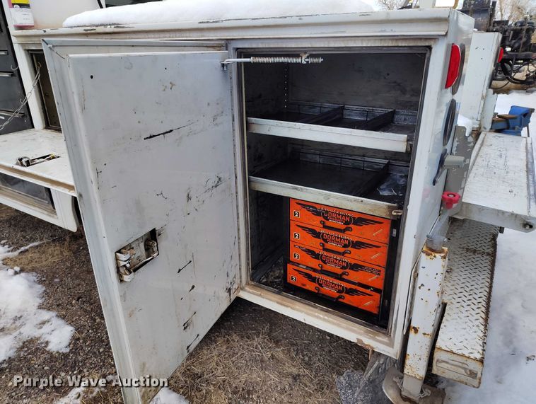 image for item DT0819 1999 Ford F550 utility / service truck