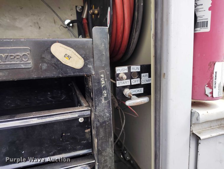 image for item DT0819 1999 Ford F550 utility / service truck