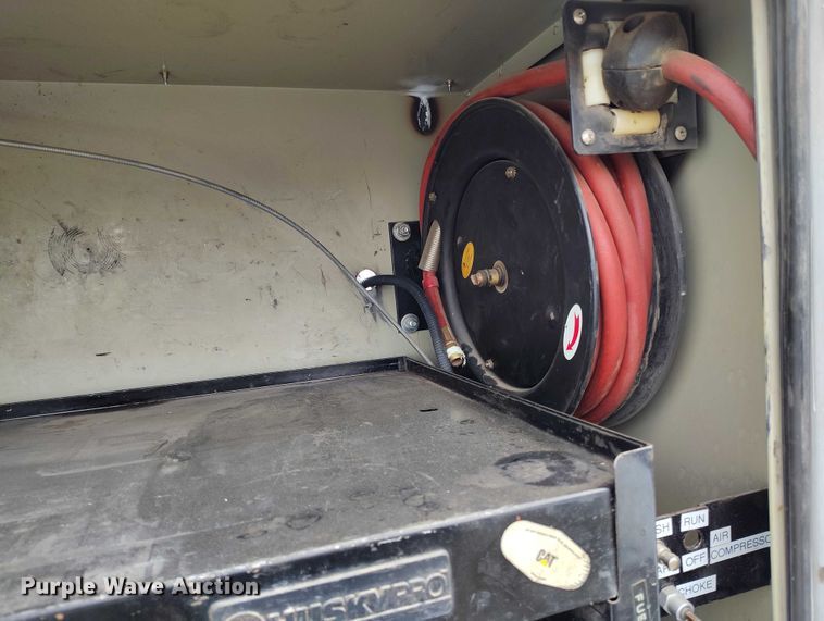 image for item DT0819 1999 Ford F550 utility / service truck