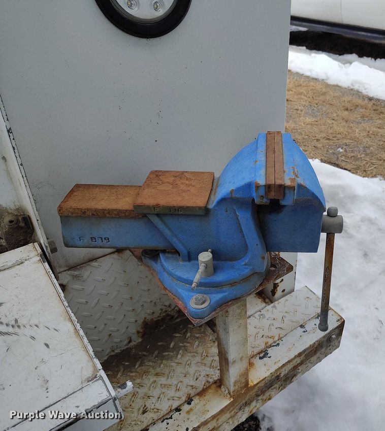 image for item DT0819 1999 Ford F550 utility / service truck