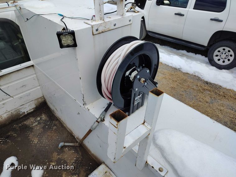 image for item DT0819 1999 Ford F550 utility / service truck