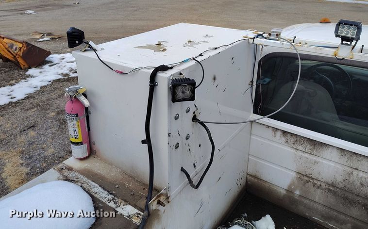 image for item DT0819 1999 Ford F550 utility / service truck