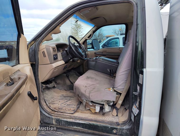 image for item DT0819 1999 Ford F550 utility / service truck