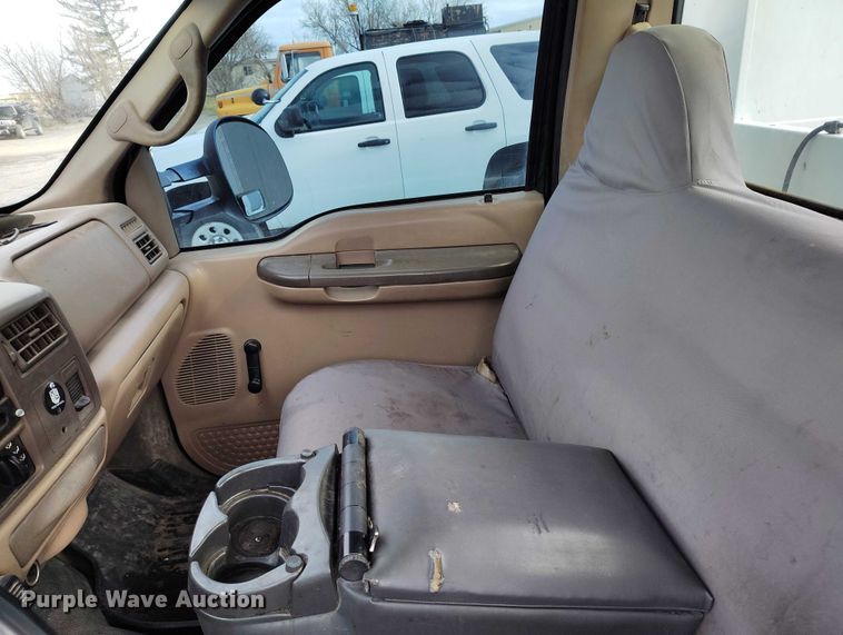 image for item DT0819 1999 Ford F550 utility / service truck