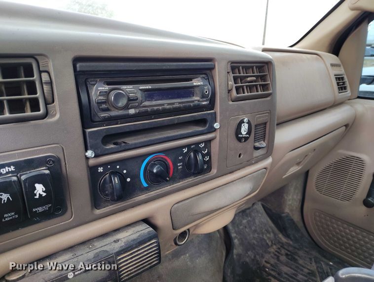 image for item DT0819 1999 Ford F550 utility / service truck