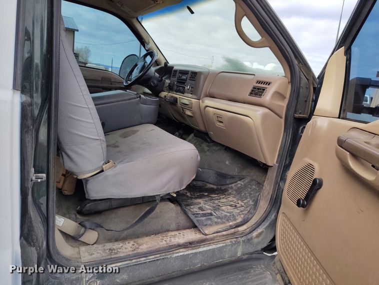 image for item DT0819 1999 Ford F550 utility / service truck