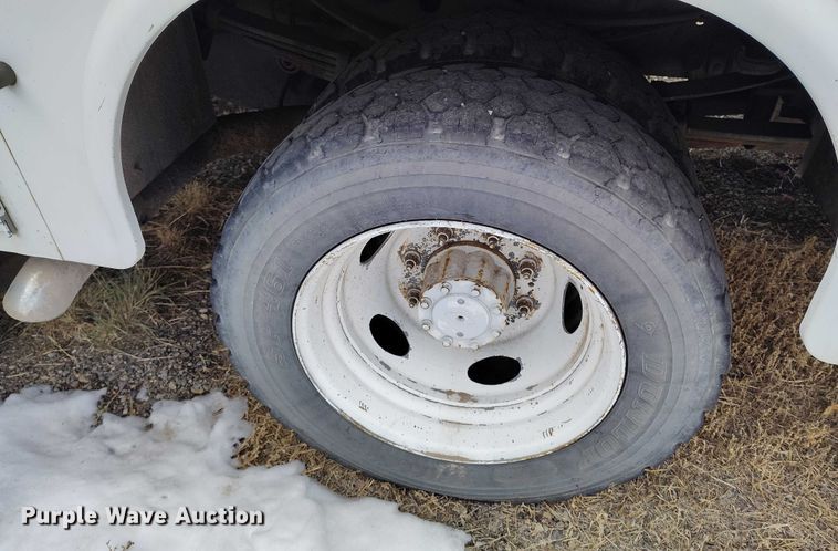 image for item DT0819 1999 Ford F550 utility / service truck