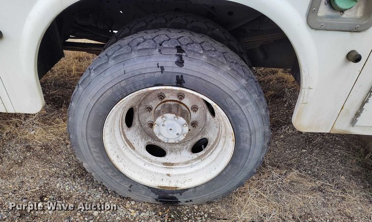 image for item DT0819 1999 Ford F550 utility / service truck