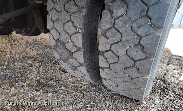 image for item DT0819 1999 Ford F550 utility / service truck