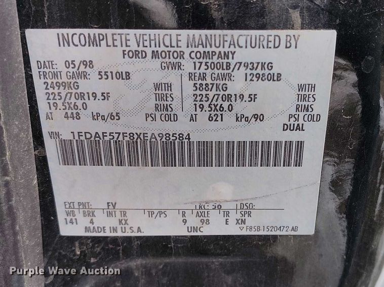 image for item DT0819 1999 Ford F550 utility / service truck