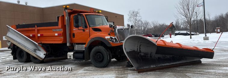 image for item DT6473 2011 International 7600 dump truck