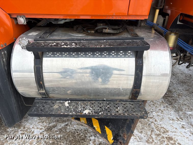 image for item DT6473 2011 International 7600 dump truck