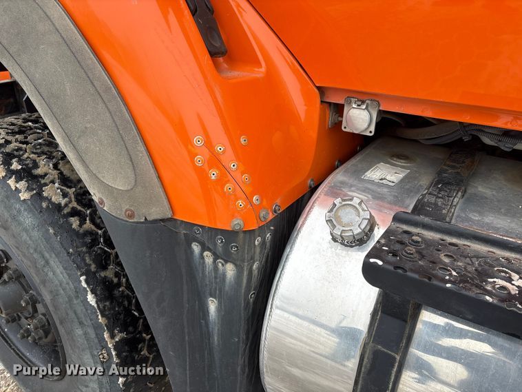 image for item DT6473 2011 International 7600 dump truck