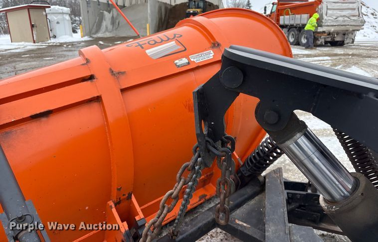 image for item DT6473 2011 International 7600 dump truck