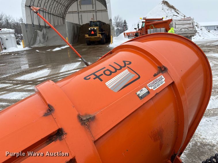 image for item DT6473 2011 International 7600 dump truck